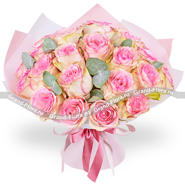 Люблю тебя – букет из розовых роз и эвкалипта